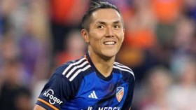 �����s�T���K�A�v�ۗT�炪�V���V�i�e�B����t���[�ڐЁIJ���[�O���A�́H