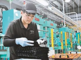 �y�������؁@�k�ЁE��������15�N�z��1���@�Y�ƕ���?�S������@�ٗp�v�������ǂɁ@��Вn�̌���ɍ��킸