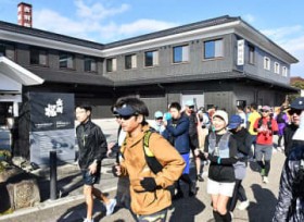 �����Ƒ�����y���ށ@�V��?�R�`�u�𑠃}���\���v�A�S�[�����25�������ݔ��