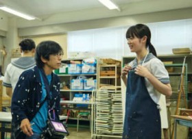 �f��u���̂���X�v�q�~�ŃA���R�[����f�@4������ʐ^�p�l���W�A�ԉ΂�