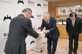 �s�c��V�Ɠ��ʐE�̋������z���@���R�s�R�c����\