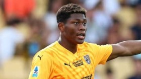 �A�[�Z�i���A���{��\�̗�؍ʉ����l�����ɁA�`�F���V�[�Ƃ̑��D��H