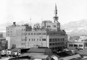 �����s�A�I�E�[�Œ������ʓW�@�咬����̎������W���@��������ߘa�̏��Ƃ�U��Ԃ�@�ʐ^�Ǝ��ʂŏЉ�