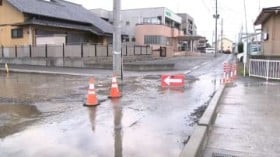 �y���p�z70cm�̒Ôg�ϑ����D�ɔ�Q�Ȃ��@���E�v���s�ł͈ꎞ293�l�����ɁA�����ǂȂǔj����60�ˈȏ�Œf��