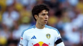 ���{��\�̓c���ɂ̓��[�Y�ŃX�^�������m�ۂ����H��c�Y���̌��������N���u�ɉ�����