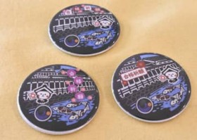 �}���z�[���͉��N�ǂ��H�@����Ȃ��A�����Ȃ��A�ہ@�u���Ȃсv�ō��i�F��̎���o�b�W�����z�z