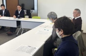 ���l���u�ߌ������T���āv�Ɣ����@�������c�̂ɁA�R�c�󂯓P��