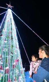 �d��4���� �ČR��n�O�ɋ���N���X�}�X�c���[���ڌ��� ����E������ 12��26������͋���叼�Ɍ��