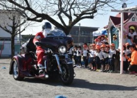 �n�[���[�T���^���o��