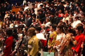 ��\�΂̏W���Łu��n�]��v�Ȃ��̂��H�@����E�呺�s�Œ蒅�c�����̖\����Җ����w�i��