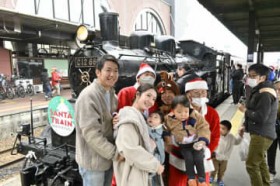 �T���^�Ɠ��ʂ�SL�����i�@�^���S�����N���X�}�X�O�ɍP����A21�����^�s