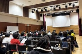 �����{��{�݂̎q�ǂ��������������Ă����p��`�� ���E������ŏ�f��