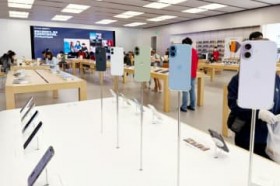 iPhone�A�����s��ŋt�P�ɐ����H11���o�ב䐔���O�N��{���\�����f�B�A