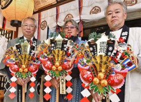 �R�ԑg����̌F��A?�_�Ёi�X�����ˎs�j���Еz�@�����ʂŊ����x��