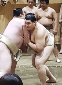 ���j��̗��A�����̊��G�m�F�@�u���ꏊ�͐�΂ɏo��C�����v