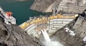 �����Ō��ݒ��̕W���ō��̐��͔��d���A��1�������^�]�J�n