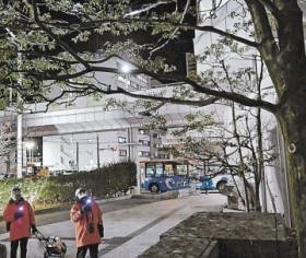 4��H���򗈁H�@�w�O�J���X�ɕ������S�R�s�ꗶ�@���C�g�ǂ������⏄��ȂǑ΍􎟁X