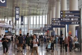 �C��Ȃ�3�卑�ۋ�`�̔N�ԗ��q����5000���l�˔j�A�ߋ��ō����L�^�\����