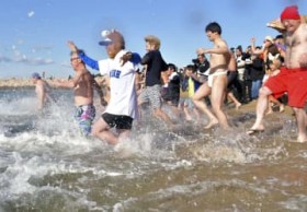 100��ڂ̐V�t���j���A�a�̎R�@0?75��230�l�������Ԃ�