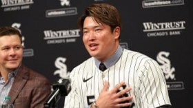 ����@���l���̃V�J�S�E�z���C�g�\�b�N�X�A���{�X�J�E�g�Ԃ����V���Ă���