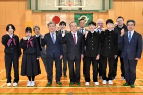 �o�t����4�l�A24������p���ց@���n�w���Ƃ̌𗬁A�����E���j�̌��@���c���ňӋC���݁@�������o�t��