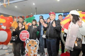 ��p�̊ό��c�̊֌W�҂畟�����ɓ����@������`�Ŋ��}�A����`���[�^�[��2���N