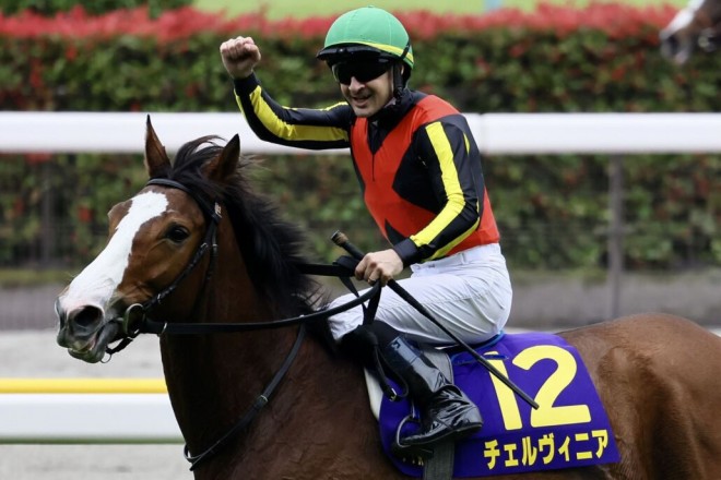 チェルヴィニア号 桜花賞・オークス二冠記念ブルゾン チェルヴィニア号 桜花賞・オークス二冠記念ブルゾン - メルカリ