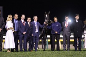 �I�[�M���X�g���_�����ނ���I�ڎ��c�I�u���C�G���t�u���{�̃t�@���̊F�l�ɂ����ӂ�\���グ�����v