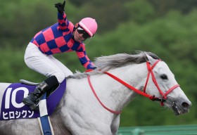 �y�����E�V�A�����A�L�O�z�q���V�N������V�I�t�W���[�W�[���̖ҒǐU��؂菟��