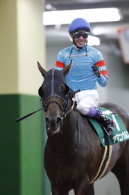 �y���CS�z���L�u���M�������Đ擪�ɗ������v���}�j���E���X������V