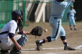 �ړ����M���Ȃ�u�΂̋㎇�v�̐l��I�m��ꂴ��u������v�^�̎p 