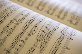 �j��ő�200���_�E�����[�h�͕K�R�H�ĒÌ��t��������������Đ��܂ꂽ���́uLemon�v�̔閧 