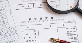 �ݎؑΏƕ\�iB�^S�j�͒��B������������̎O�p�ōl����ƁA�߂��Ⴍ����킩��