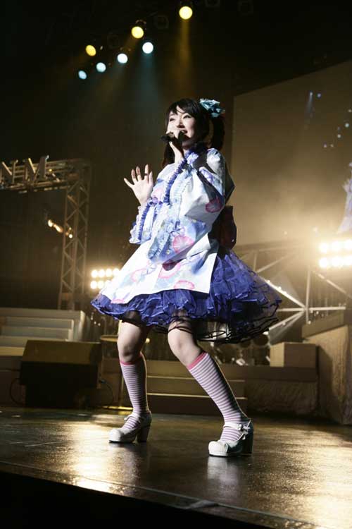 水樹奈々 緊急決定ライブで新曲初披露 年末年始ツアーも発表 Oricon News