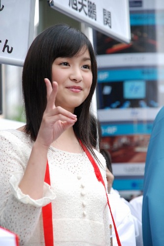 画像 写真 石橋杏奈がフレッシュな笑顔で 赤い羽募金 街頭呼びかけ 3枚目 Oricon News