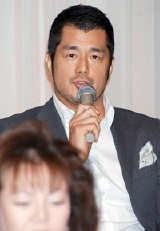 NHK連続テレビ小説『瞳』の出演者発表会見に出席した高田延彦　