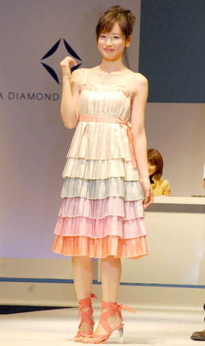 新作ダイヤモンドコレクションでショーモデルに挑戦した皆藤愛子 