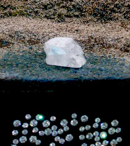 サムネイル この氷砂糖状のかたまりが、ダイヤモンドの原石　6億円！　