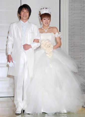 画像 写真 山田まりや 草野徹夫妻挙式 キスで永遠の愛を誓う 4枚目 Oricon News