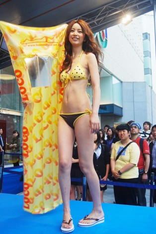 Jjモデル Nanamiが水着姿で渋谷 お買い物 を妄想 Oricon News