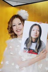 ヒサダトシヒロ（右の写真）と結婚発表したオセロ・松嶋尚美　