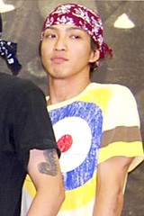 엺 