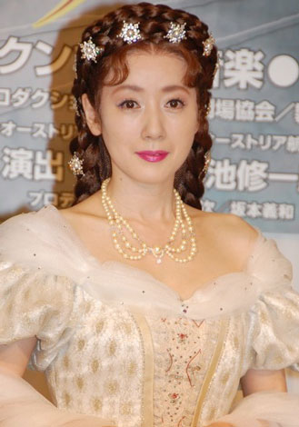 涼風 朝海で新 エリザベート 公演 男性陣は早くもメロメロ Oricon News