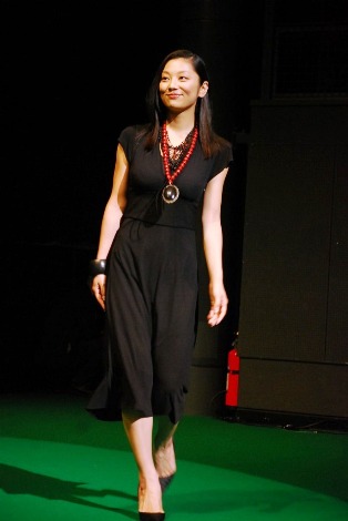 画像 写真 小池栄子 披露宴目前で 先を越した Megumiを祝福 3枚目 Oricon News