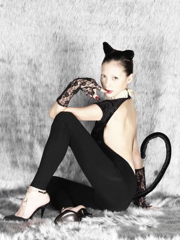 ニューシングル「Virgin Cat」で“小悪魔”なセクシーキャット姿に変身した土屋アンナ　
