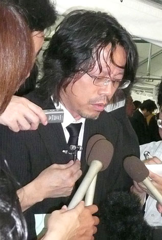 画像 写真 赤塚不二夫さんの通夜にタモリら参列 棺の中には愛猫 菊千代の写真も 5枚目 Oricon News