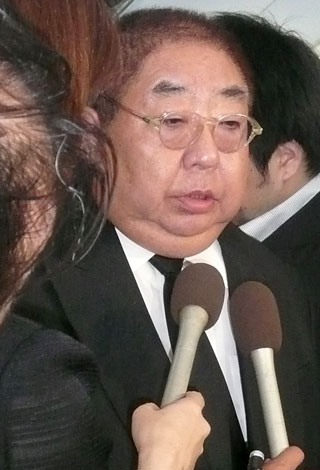 画像 写真 赤塚不二夫さんの通夜にタモリら参列 棺の中には愛猫 菊千代の写真も 7枚目 Oricon News