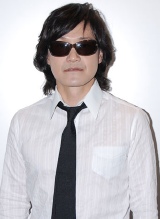 TOSHI、X JAPANと癒しの間にある音楽活動への真意を語る | オリコン