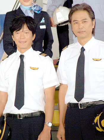 全日空史上初の映画会見 ジャンボジェット機で出演者ら登場 映画 ハッピーフライト Oricon News