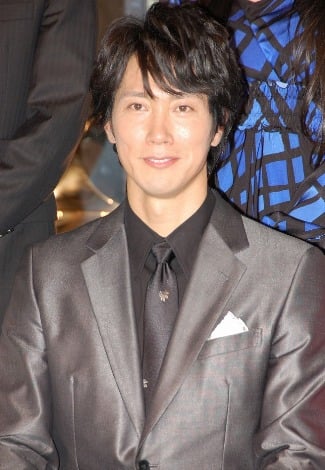 伝説のホスト役で連ドラ初主演 佐々木蔵之介 シャンパンコール 披露 Oricon News